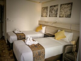 Ropa de cama de alta calidad, colchones con pillow-top y minibar 