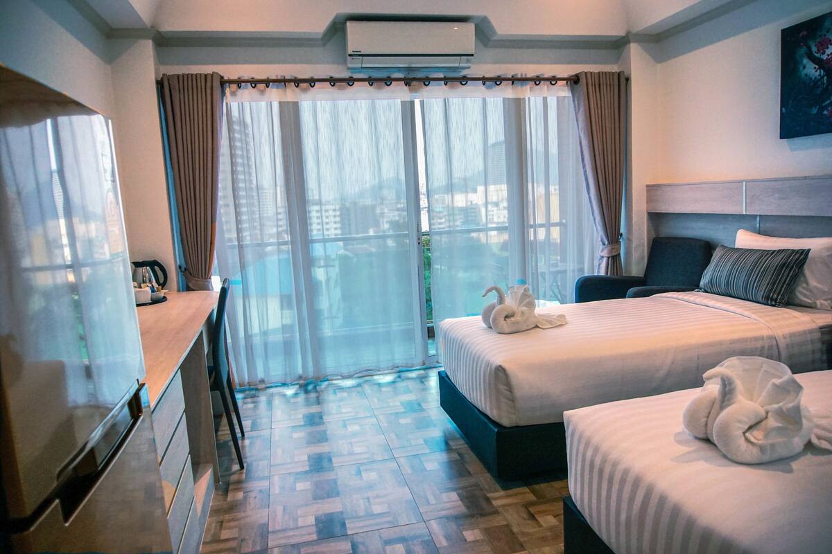 1 bedroom, premium bedding, pillow-top beds, minibar