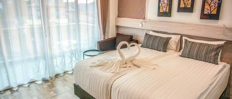 1 kamar tidur, seprai premium, bantalan ekstra lembut, dan minibar