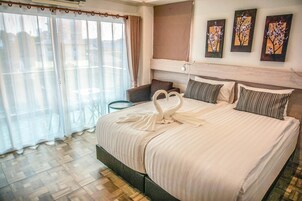 Premium bedding, pillow-top beds, minibar, in-room safe