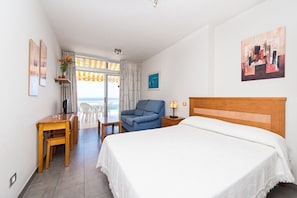 1 slaapkamer, een strijkplank/strijkijzer, wifi, beddengoed