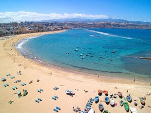 On the beach, beach towels - Apartment in first line of Las Canteras beach. WIFI (Canarias)