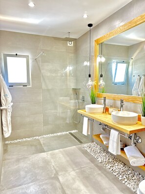 Combined shower/bathtub, jetted bath, hair dryer, bathrobes