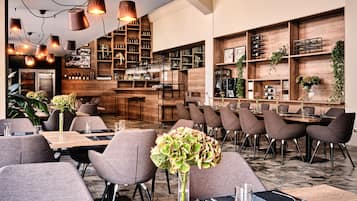 بوفيه فطور يوميًا بتكلفة قدرها (69 PLN للشخص)