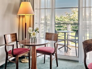 54 soverom, safe på rommet, skrivebord og strykejern/-brett