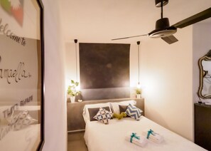 Deluxe Studio, 1 Double Bed, Air conditioning, Beachside