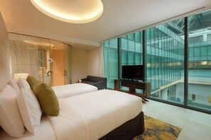 Premium bedding, in-room safe, desk, laptop workspace