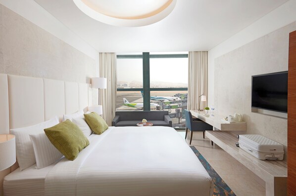 Premium bedding, in-room safe, desk, laptop workspace