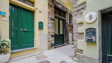 Pintu masuk properti