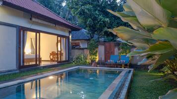 Außenpool, Liegestühle