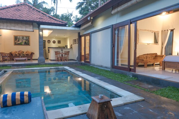 Outdoor pool, sun loungers
