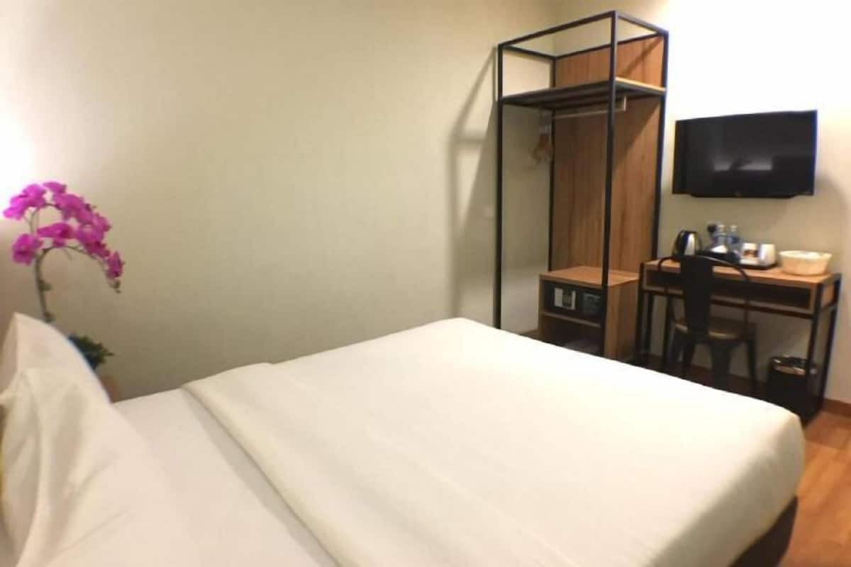 In-room safe, desk, soundproofing, iron/ironing board (on request)