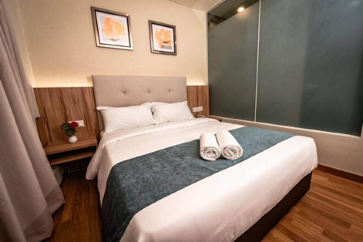 Caja de seguridad en la habitación y escritorio