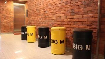 Ducha, artículos de tocador gratuitos, secador de pelo, bidet