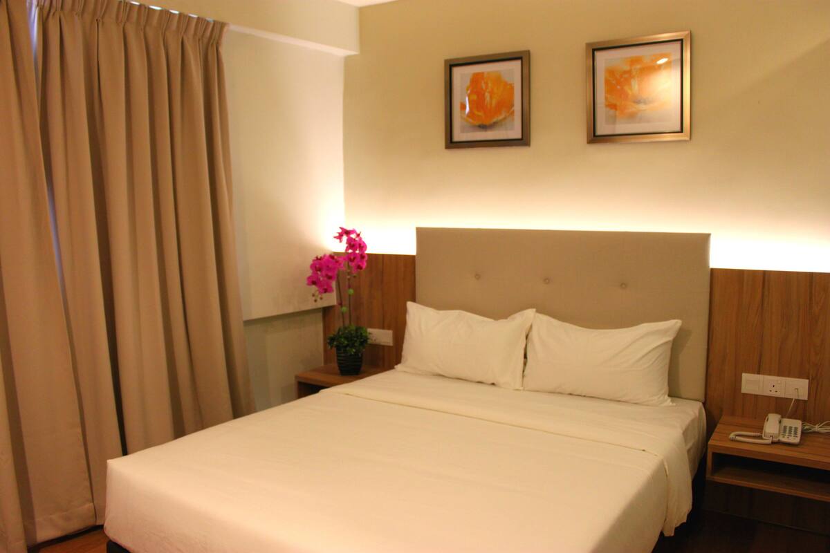 In-room safe, desk, soundproofing, iron/ironing board (on request)