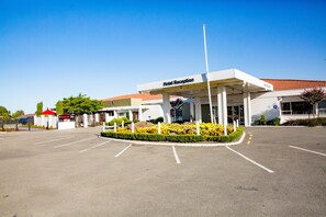 Property entrance - The Redwood Hotel (Christchurch)