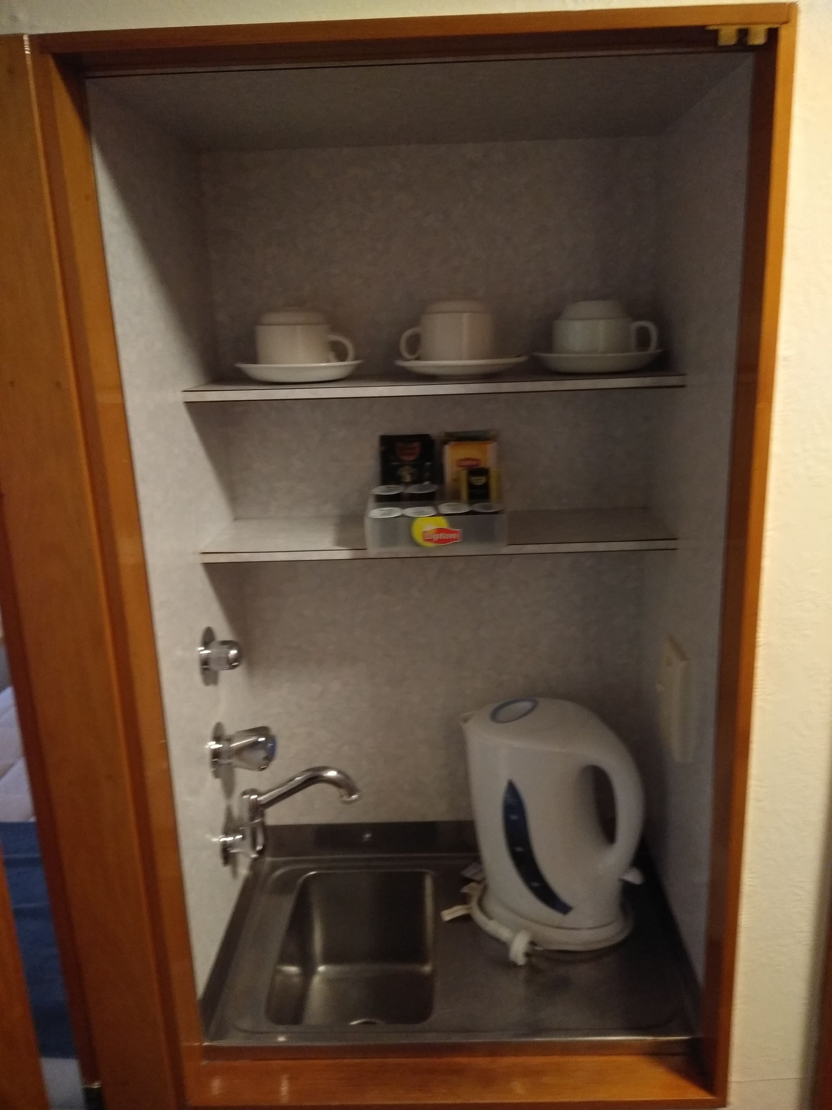 standard room, 1 queen bed (standard queen) | coffee and/or coffee maker