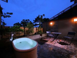 Toalettartikler (inkludert), hårføner, tøfler og bidé