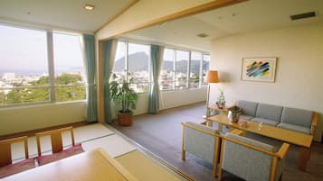 In-room safe, free WiFi, bed sheets