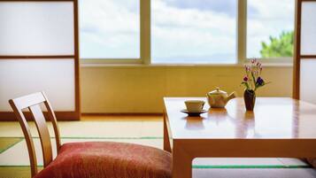 In-room safe, free WiFi, bed sheets