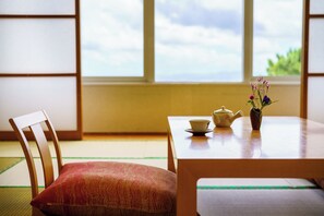 Japanese Western Style Room for 5 People, Non smoking [Keyaki] | In-room safe, free WiFi, bed sheets - Hotel Beppu Pastoral (Beppu)