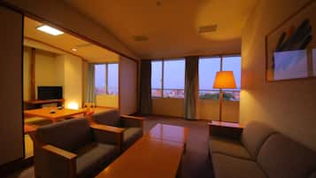 In-room safe, free WiFi, bed sheets