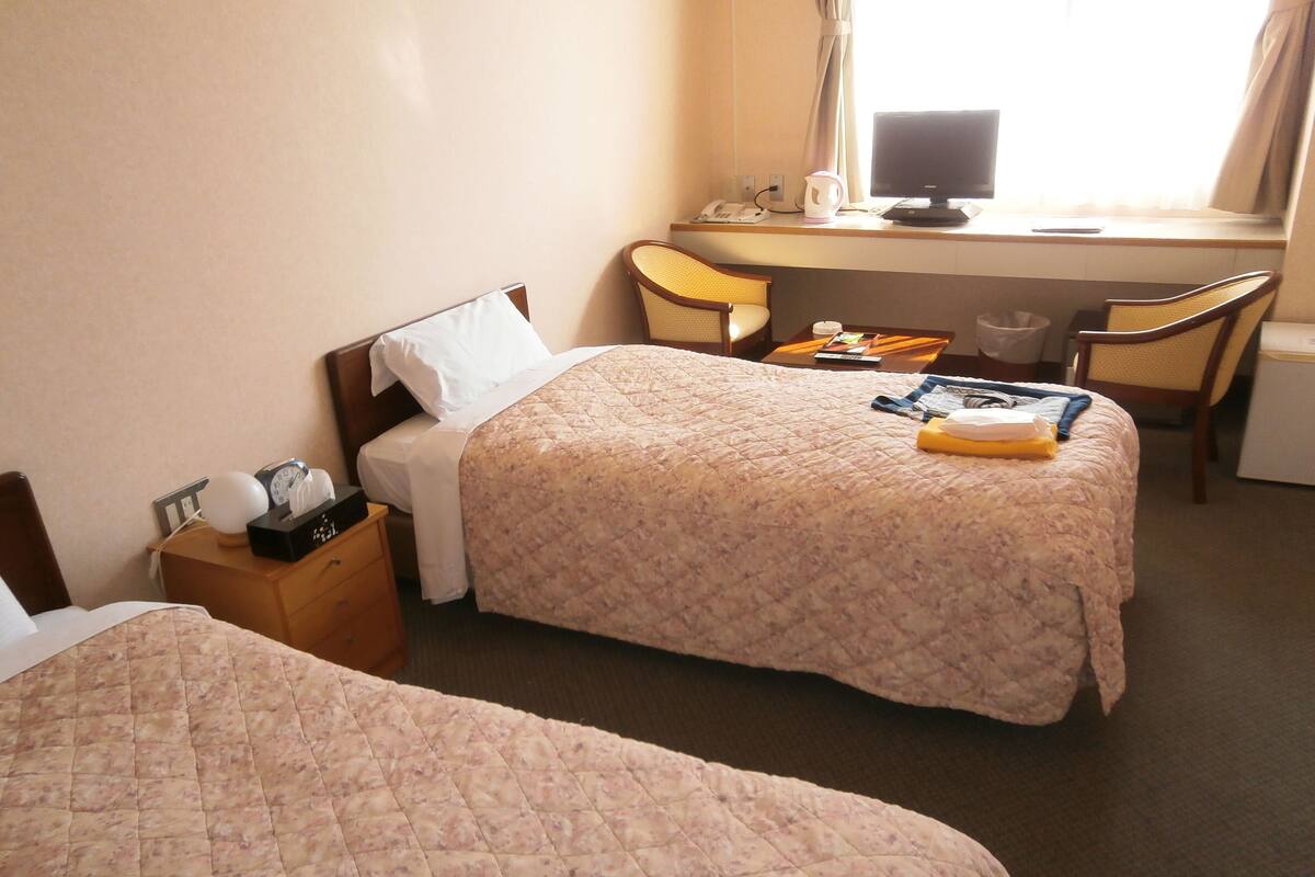 Twin Room | In-room safe, desk, free WiFi