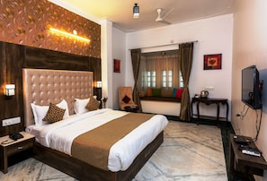 Luxury Room, 1 King Bed, City View | Individually furnished, desk, laptop workspace, soundproofing
