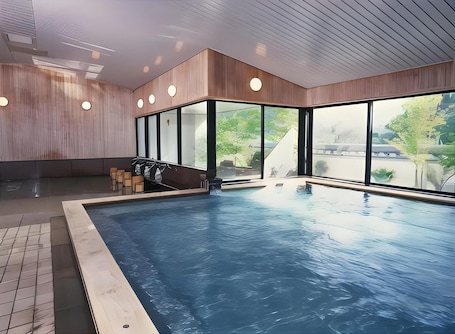Piscina. Yumotoso Toyokan