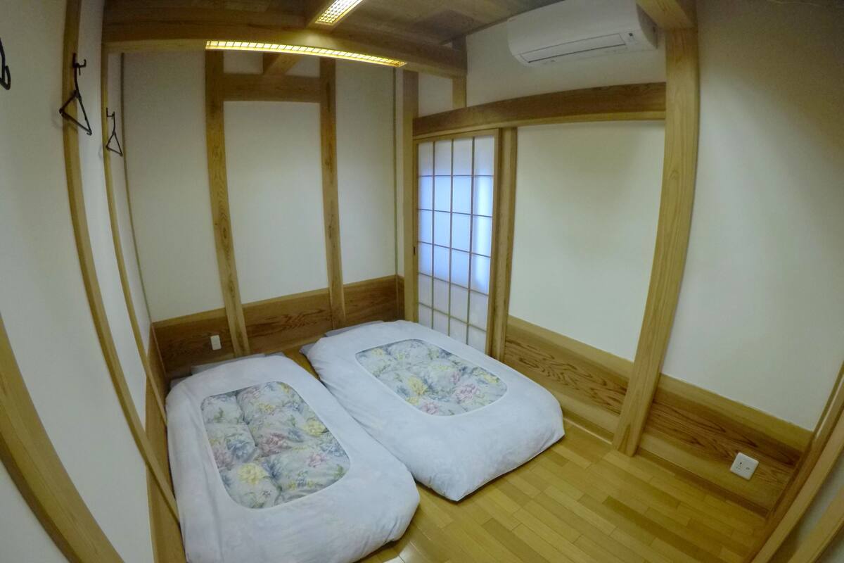 Caja fuerte, wifi gratis, ropa de cama