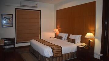 Deluxe Double or Twin Room, 1 Bedroom, Accessible, Garden View | 1 bedroom, premium bedding, in-room safe, desk