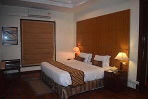 华丽双人房或双床房, 1 间卧室, 无障碍, 花园景观 | 1 多间卧室、高档床上用品、客房内保险箱、办公桌