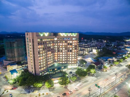 Front of property - evening/night