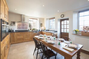 Dining - Russell Court Cottage Historic 18th-Century Cotswold Retreat in Central Broadway (Broadway)