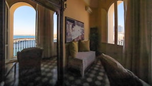Unclassified image, 3 of 79, button - Palazzo Barba (Gallipoli)