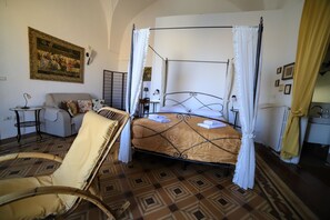 Comfort Double Room, Balcony, Sea View | Desk, free WiFi, bed sheets - Palazzo Barba (Gallipoli)