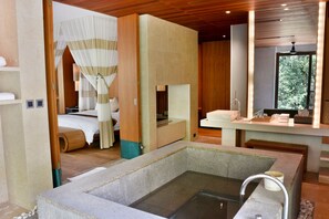 Luxury Double Room | Bathroom | Shower, free toiletries, hair dryer, slippers - Honeymoon Hotel (Ren'ai)