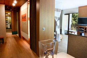 Luxury Double Room | Desk, free WiFi, bed sheets - Honeymoon Hotel (Ren'ai)