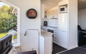 Réfrigérateur, micro-ondes, plaque de cuisson, lave-vaisselle