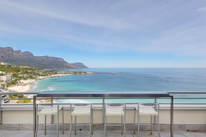 Apartamento luxo, 3 quartos | Terraço/pátio