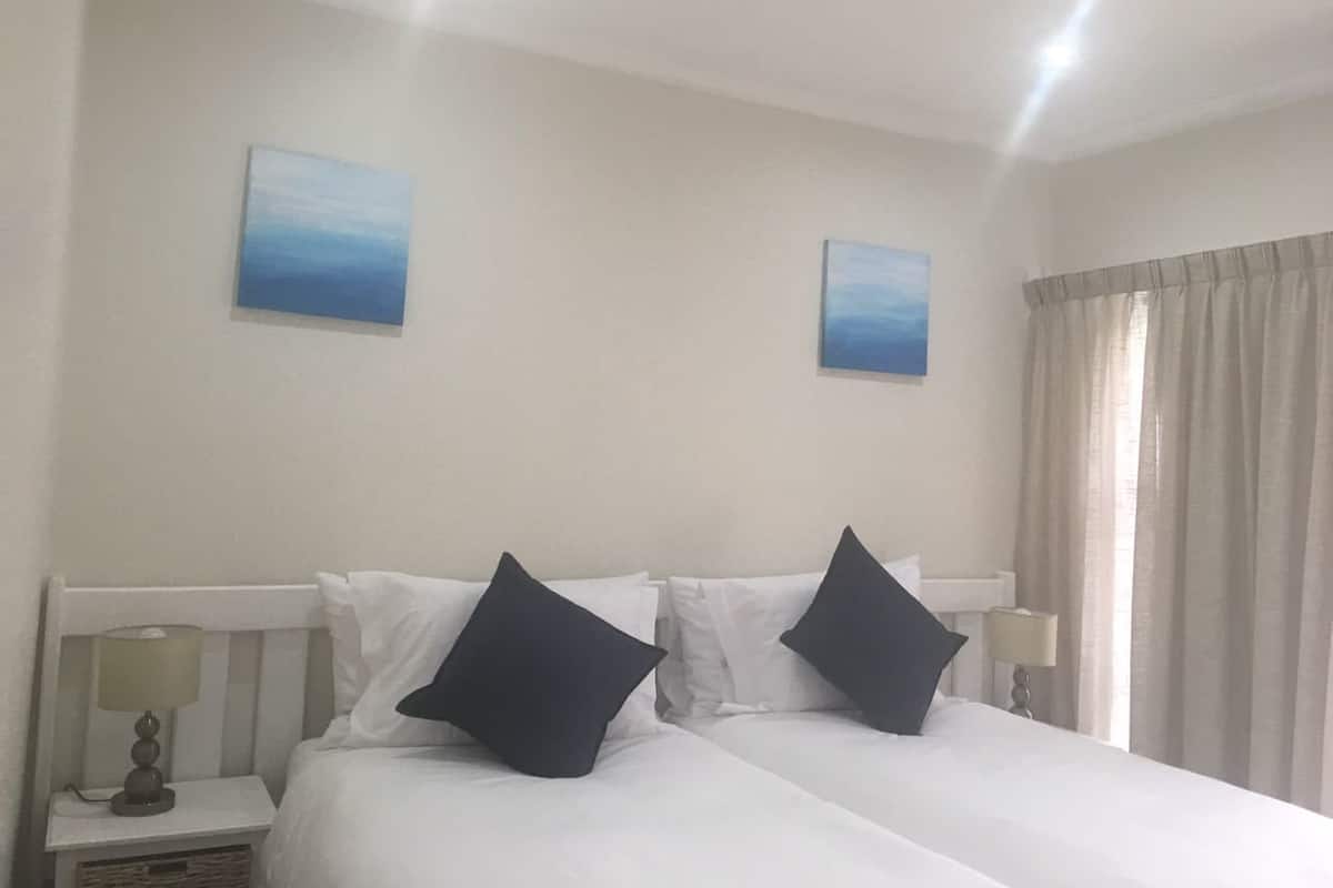 Premium bedding, in-room safe, individually decorated