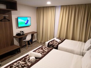 Deluxe Triple Room, Multiple Beds, City View | Premium bedding, in-room safe, desk, iron/ironing board - LoLex Hotel (Kuala Lumpur)