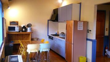House C For 6 guests | Private kitchenette | Fridge, microwave, stovetop, electric kettle