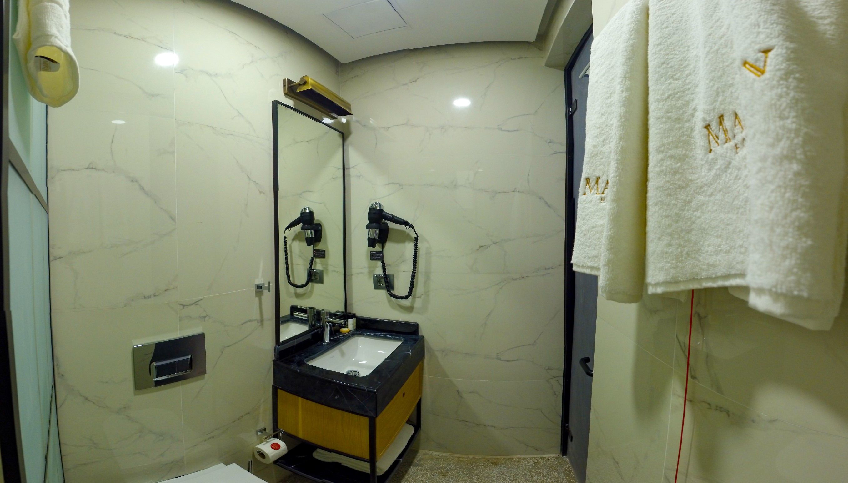 Foto - Maroon Tomtom