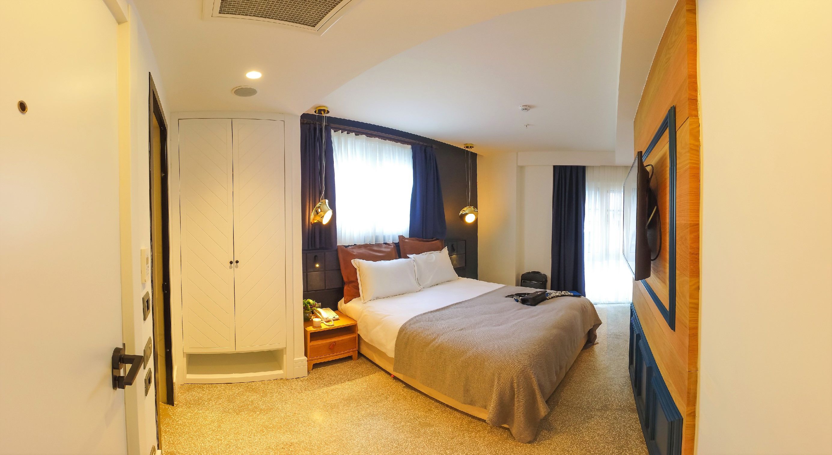 Foto - Maroon Tomtom