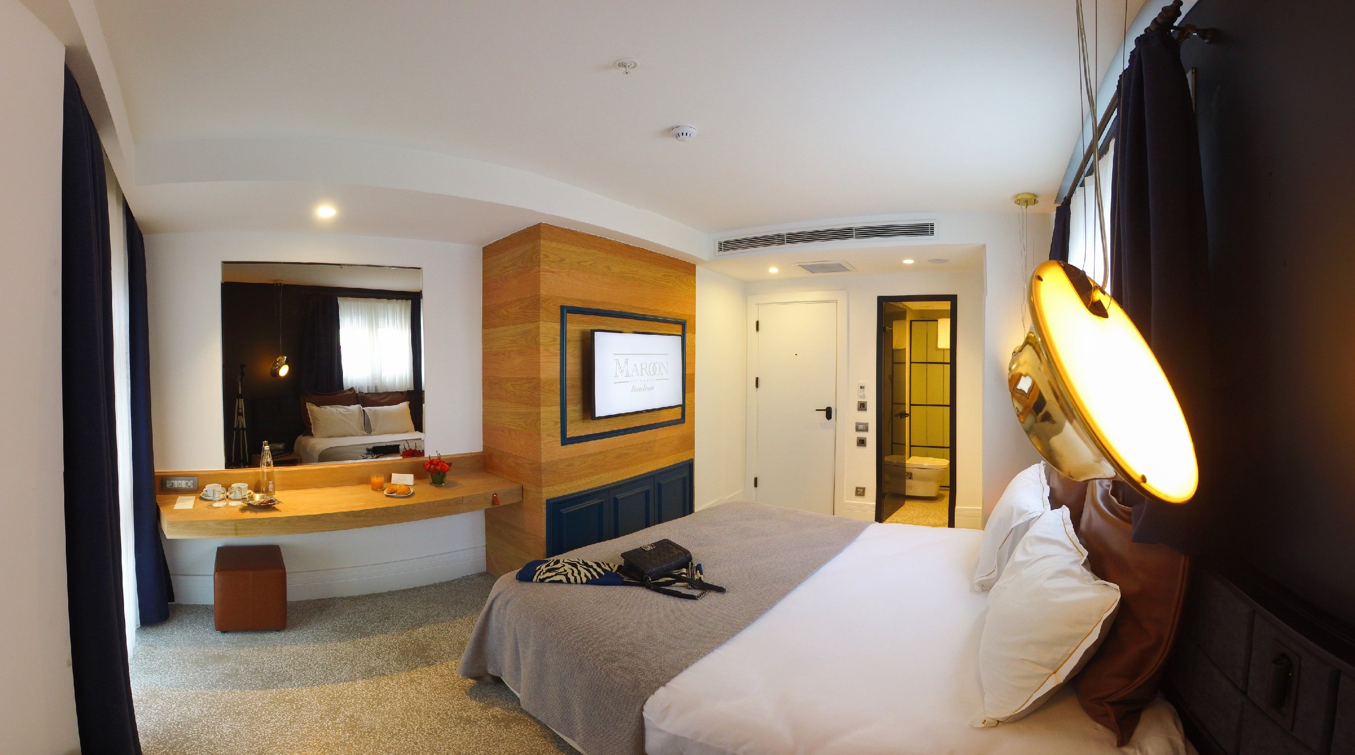 Foto - Maroon Tomtom