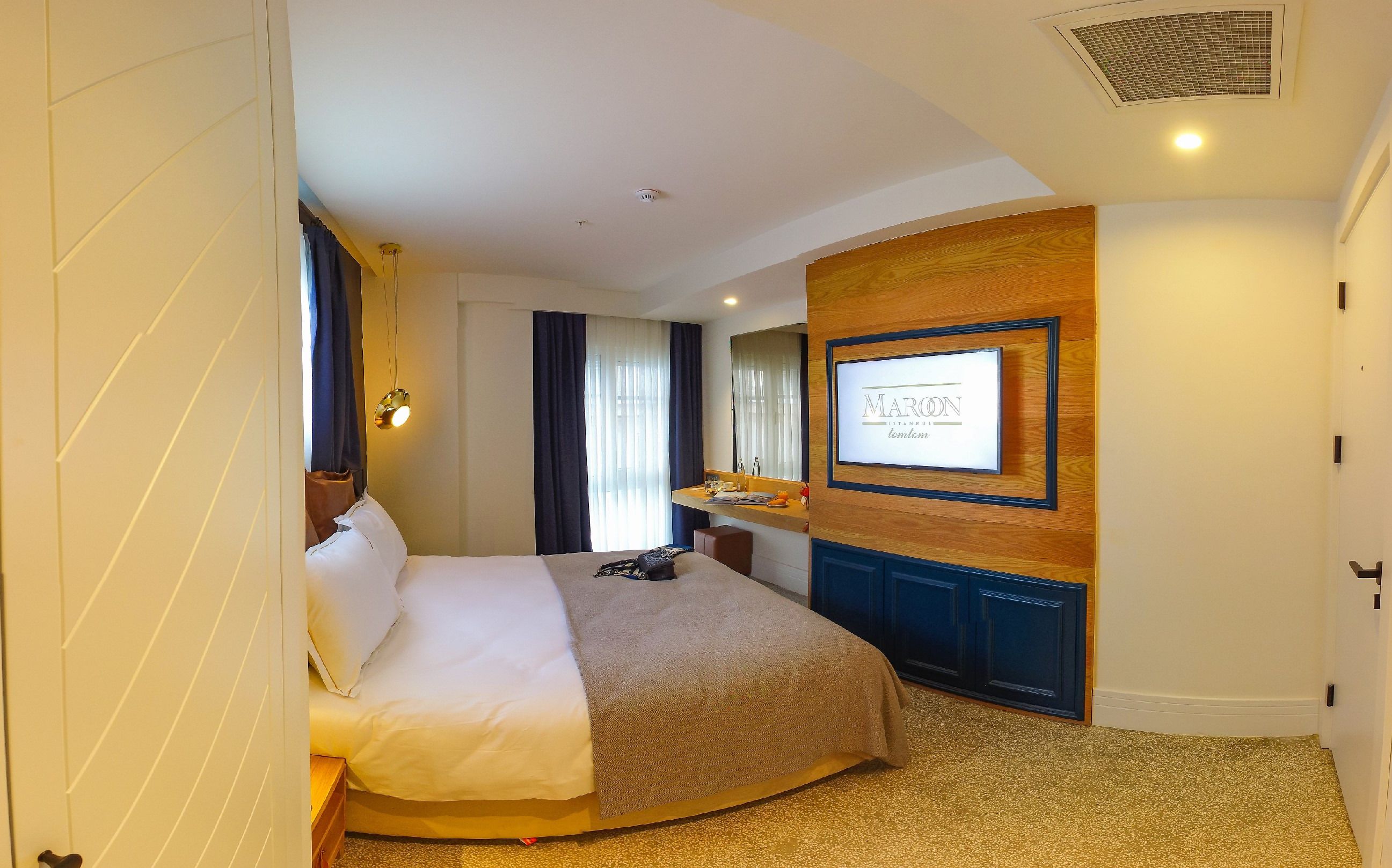 Foto - Maroon Tomtom