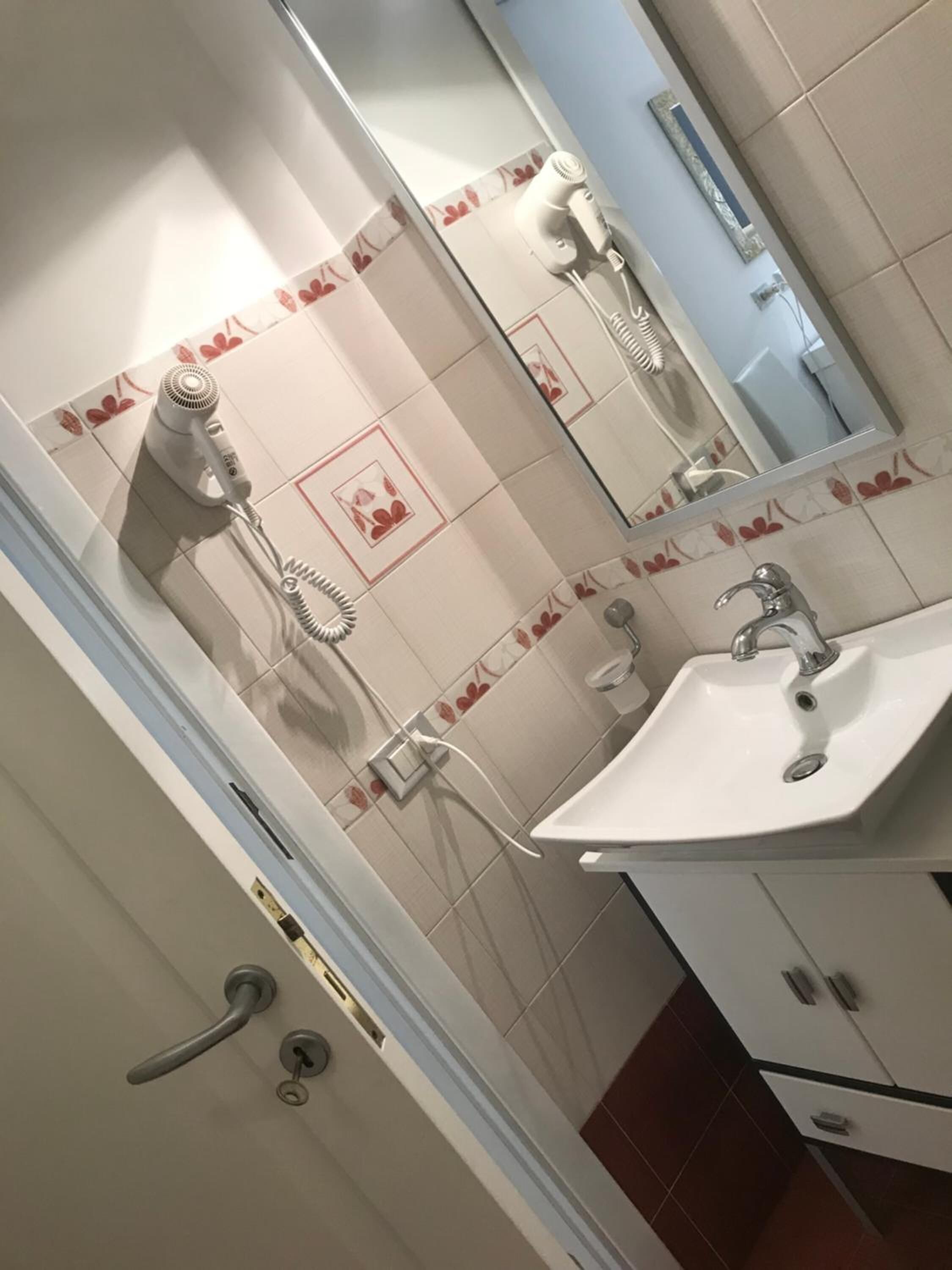 shower, deep-soaking bathtub, rainfall showerhead, hair dryer