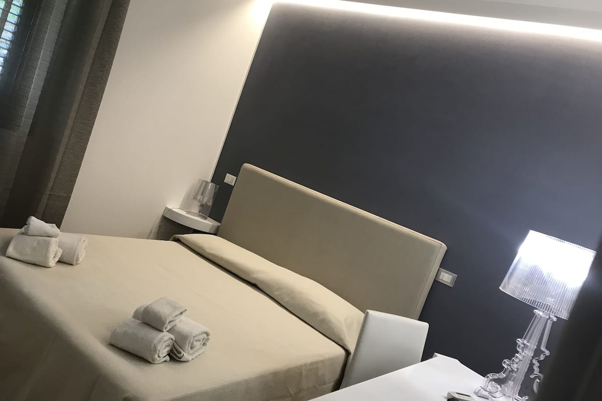 classic double or twin room | 1 bedroom, minibar, in-room safe, desk