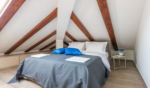 Apartamento (Premium One Bedroom Apartment with Ba) | Ferros/tábuas de passar roupa, berços grátis, Wi-Fi de cortesia